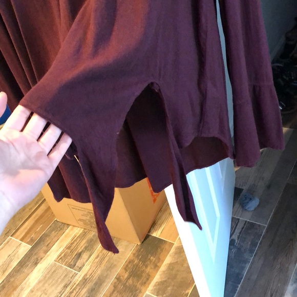 Cloth & Stone burgundy top - Picture 3 of 4